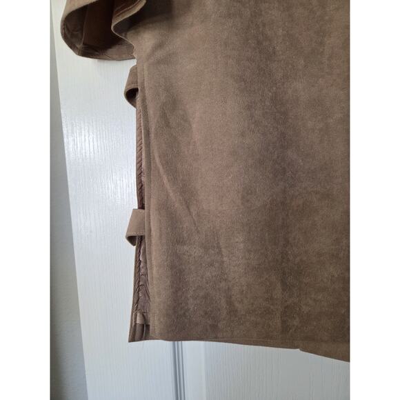 MJ Seattle Tan Faux Suede Vintage Clasp Closure Open Side 70s Top, Size Medium - Picture 12 of 12